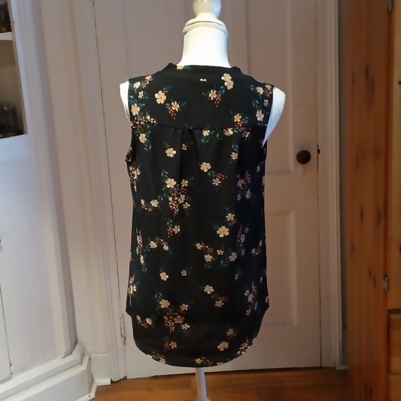 Jon & Anna Contemporary Floral Blouse - Picture 5 of 9